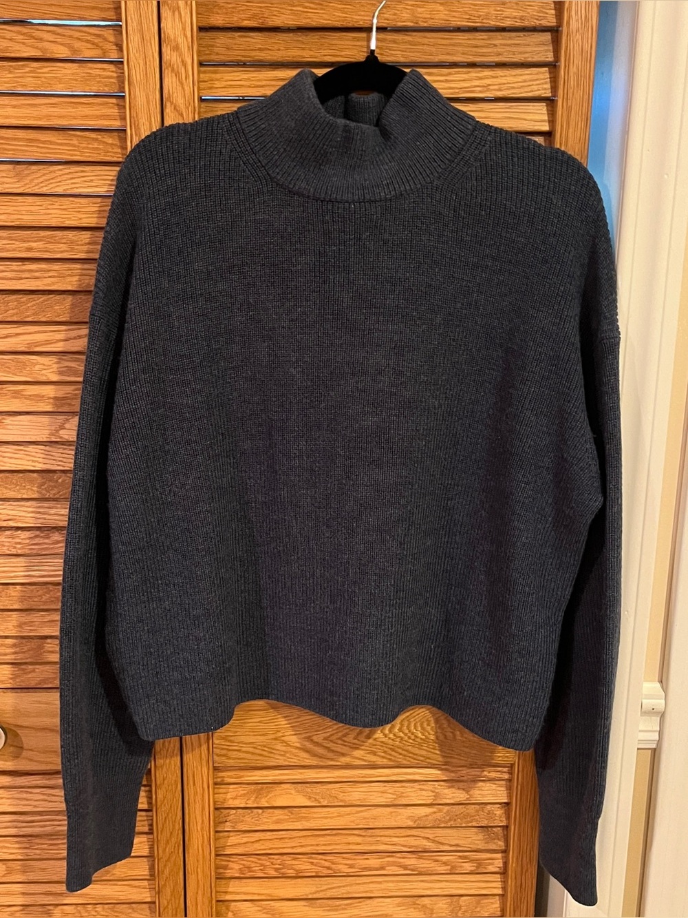 Lululemon Merino Wool-Blend Ribbed Turtleneck Sweater size 8